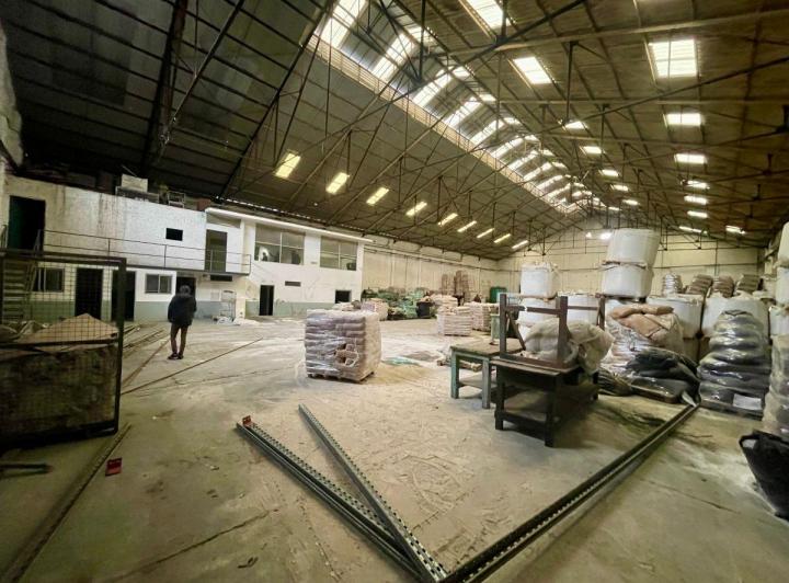 Bodega-Galpón · 1700m² · 4 Ambientes