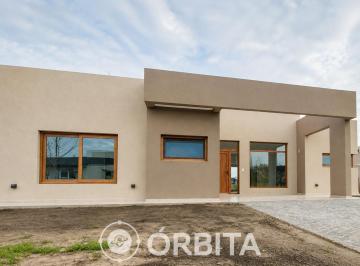 Casa · 143m² · 4 Ambientes · 1 Cochera · Casa en Venta en Barrio San Felipe, Canning Village, Ezeiza, Vista Abierta
