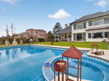 Casa · 1550m² · 4 Ambientes · 2 Cocheras · Casa en Venta Sobre Polo en Country San Diego Moreno
