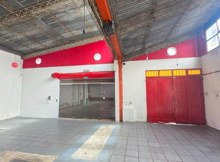 Bodega-Galpón · 250m² · 4 Ambientes