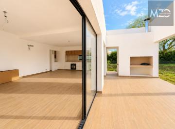 Casa · 784m² · 5 Ambientes · 4 Cocheras · Hermosa Casa de 5 Ambientes en Club de Campo Manuel Belgrano