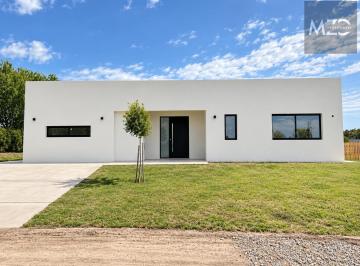 Casa · 784m² · 5 Ambientes · 4 Cocheras · Hermosa Casa de 5 Ambientes en Club de Campo Manuel Belgrano