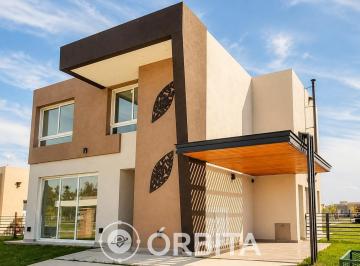 Casa · 165m² · 5 Ambientes · 1 Cochera · Casa en Barrio San Felipe