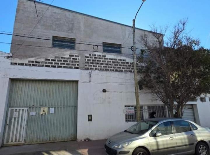 Bodega-Galpón · 400m² · 4 Ambientes