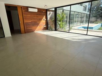 Casa · 360m² · 10 Ambientes · 2 Cocheras · Alquila Casa en San Nicolas Carrasco 6 Dorm.