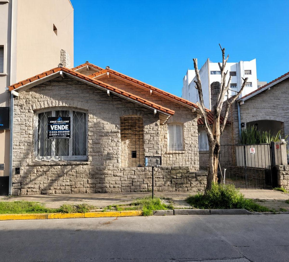 Casa a reciclar en lote apto para desarrollo, 3 dorm, 126m² — Estación Terminal