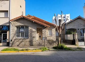 Casa · 92m² · 3 Dormitorios · 1 Cochera · Venta de Casa Zona Paseo Aldrey / Guemes