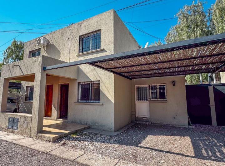 Casa · 90m² · 4 Ambientes · 1 Cochera