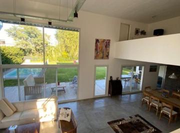 Casa de 7 ambientes, Escobar · Casa en Venta y Alquiler 4 Dorm. + Play + Dep de Servicio + Lavadero + Galeria con Parrilla + Pileta