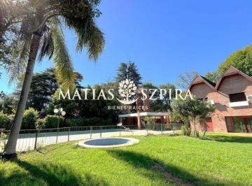 Quinta vacacional · 240m² · 5 Ambientes · 4 Cocheras · Alquiler o Venta Casa Parque y Pileta Parque Leloir