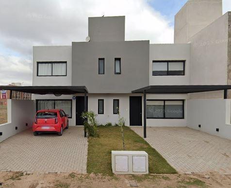 Casa · 100m² · 2 Dormitorios · 1 Cochera