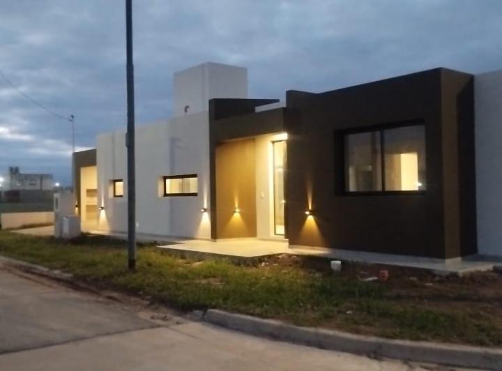 Casa · 130m² · 2 Dormitorios · 2 Cocheras