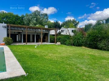 Casa · 171m² · 4 Ambientes · 4 Cocheras · Venta Casa 3 Dorm., Barrio Las Glorias, Maschwitz. Jardin y Pileta. Apto Credito