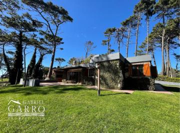 Casa · 150m² · 4 Ambientes · 6 Cocheras · Casa Tradicional en Alquiler Ubicada en Zona Golf Viejo