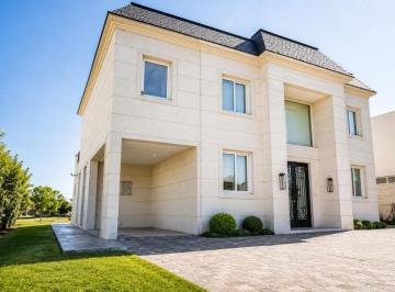 Casa de 4 ambientes, La Plata · Casa en Venta en Grand Bell