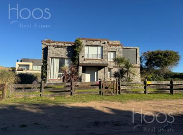 Casa · 198m² · Casa en Carilo 4 Amb con Pileta 1 Cuadra del Mar