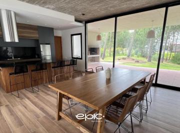 Casa · 210m² · 4 Ambientes · 1 Cochera · Alquiler Casa Barrio Alamos Pinamar