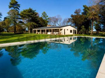 Quinta vacacional · 250m² · 4 Dormitorios · Venta Campo, con Casa, 4 Dorm., 2 Baños, Piscina, Villa Amelia