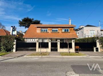 Casa de 6 ambientes, Mar del Plata · Espectacular Chalet con 3 Dorm.. Jardín y Piscina. Los Troncos.