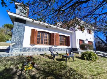 Casa · 236m² · 5 Ambientes · 2 Cocheras · Casa 3 Dorm. - Pileta y Parque 1192 m² - Villa Giardino