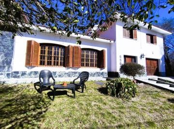 Casa · 236m² · 5 Ambientes · 2 Cocheras · Casa 3 Dorm. - Pileta y Parque 1192 m² - Villa Giardino