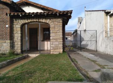 Casa · 1m² · 3 Ambientes · 2 Cocheras · Chalet 3 Amb S/av. Luro 7000