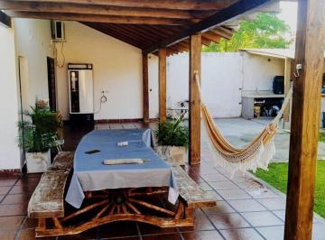 Casa · 128m² · 5 Ambientes · 2 Cocheras · Venta Casa Esquina con Pileta y Cochera Doble