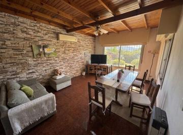 Casa · 256m² · 3 Ambientes · 1 Cochera · Venta Casa 3 Ambientes en Burzaco con Jardin