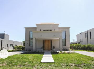 Casa · 202m² · 4 Ambientes · 1 Cochera · Venta | Casa de 3 Dorm. - Puerto Roldán
