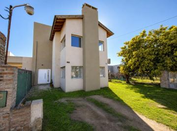 Casa · 161m² · 4 Ambientes · Casa en Padre Ermesino 305