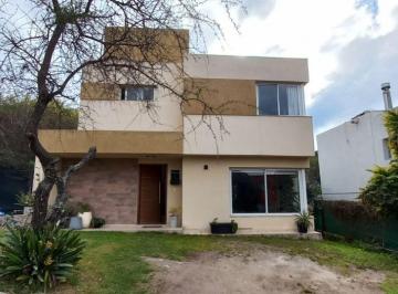 Casa de 5 ambientes, La Calera · Imperdible! - Amplio Jardín - Sin Pendiente