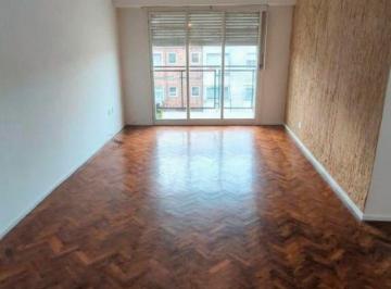 Departamento de 2 ambientes, Constitución · 2amb con Balcón Muy Luminoso