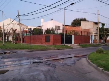 Casa · 108m² · 4 Ambientes · 1 Cochera · Casa en Alquiler en Villa Ballester
