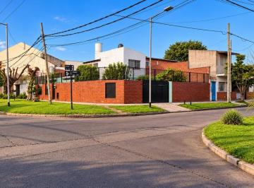 Casa · 108m² · 4 Ambientes · 1 Cochera · Casa en Alquiler en Villa Ballester