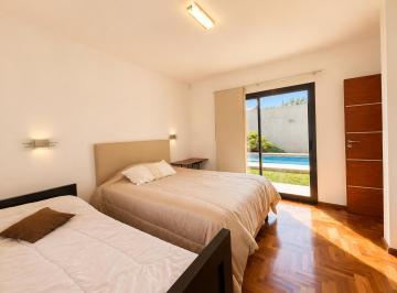 Casa · 320m² · 3 Dormitorios · 2 Cocheras · Casa en Tejas del Sur I