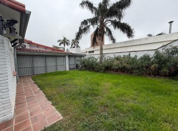 Casa · 860m² · 9 Ambientes · 2 Cocheras · Venta Casa Barrio Urca 5 Dorm.