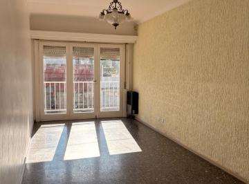 Departamento · 60m² · 2 Dormitorios · Departamento 3 Ambientes con Balcon - Alberti 3800