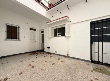 PH de 5 ambientes, Rosario · Casa de Pasillo Único 3 Dorm. con 2 Patios en Alquiler