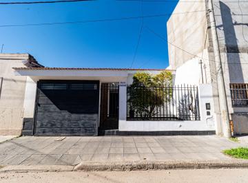 Casa · 115m² · 4 Ambientes · 1 Cochera · Casa en Venta 3 Dorm. Refineria