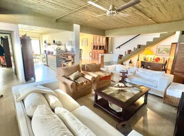 Casa · 670m² · 5 Ambientes · 4 Cocheras · Casa Estilo Industrial en Villa Adelina