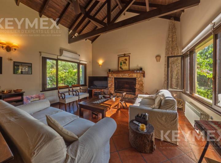 Casa · 350m² · 7 Ambientes