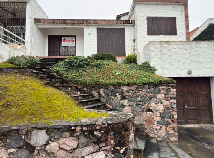 Casa · 180m² · 3 Ambientes · 1 Cochera