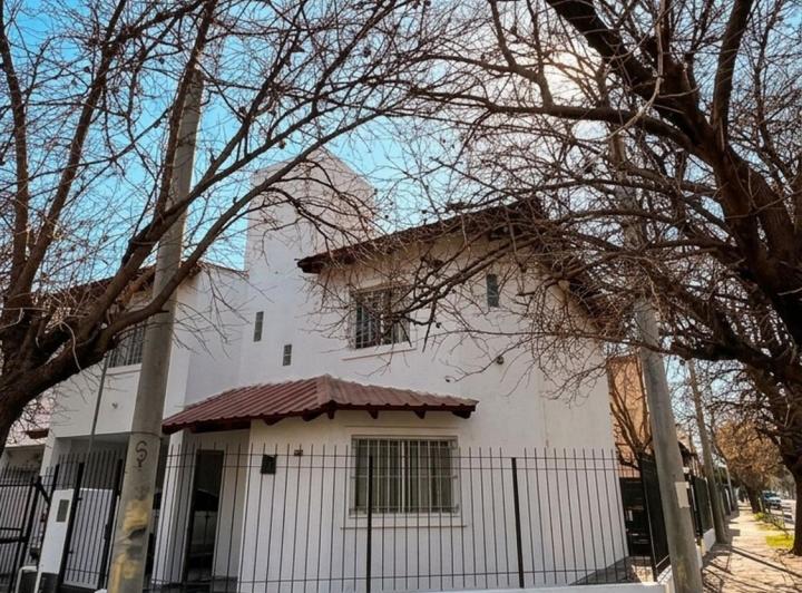 Casa · 120m² · 6 Ambientes · 1 Cochera