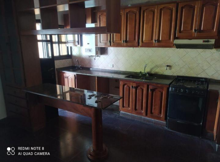 Casa · 200m² · 8 Ambientes · 1 Cochera