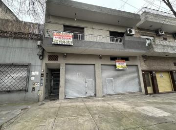 Casa · 242m² · 6 Ambientes · 2 Cocheras · Casa en Venta en Block 3 Departamentos 2 Locales Comerciales