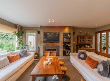 Casa · 237m² · 8 Ambientes · 1 Cochera · Venta Casa Carrasco Sur 3 Dorm. Piscina