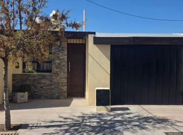 Casa de 4 ambientes, Godoy Cruz · Casa en Alquiler – Godoy Cruz