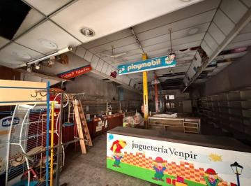 Local comercial · 560m² · Venta. Local Sobre Av Montes de Oca. Barracas.
