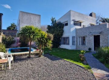 Casa · 140m² · 5 Ambientes · 1 Cochera · Casa en Venta San Carlos 4 Dorm. Pileta