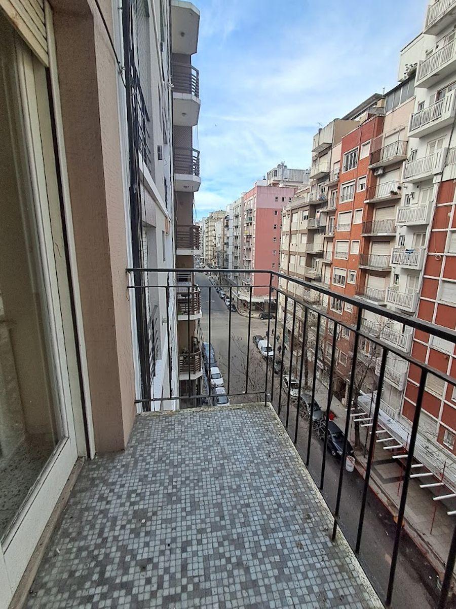 Depto 1 amb, 24m² con balcón — Plaza Colón